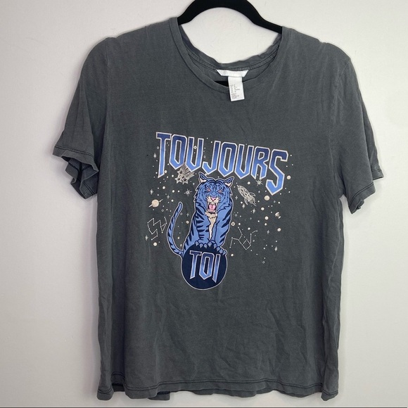 Womens graphic t shirt size medium - Picture 1 of 6